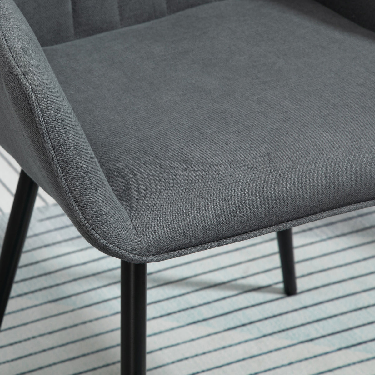 Lot de 2 chaises scandinaves en lin gris foncé, pieds effilés en métal noir
